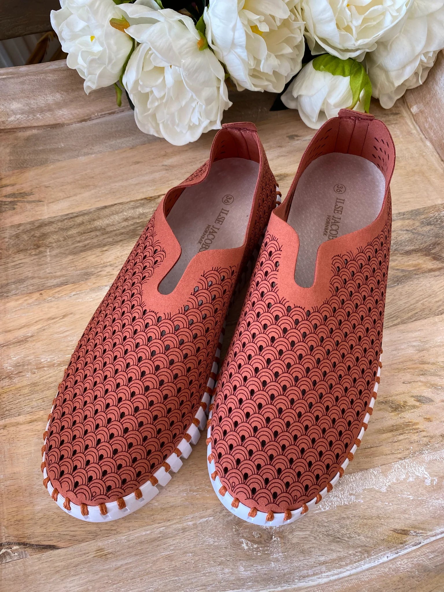 Ilse Jacobsen Tulips Flats LIGHT BRICK The Total Look