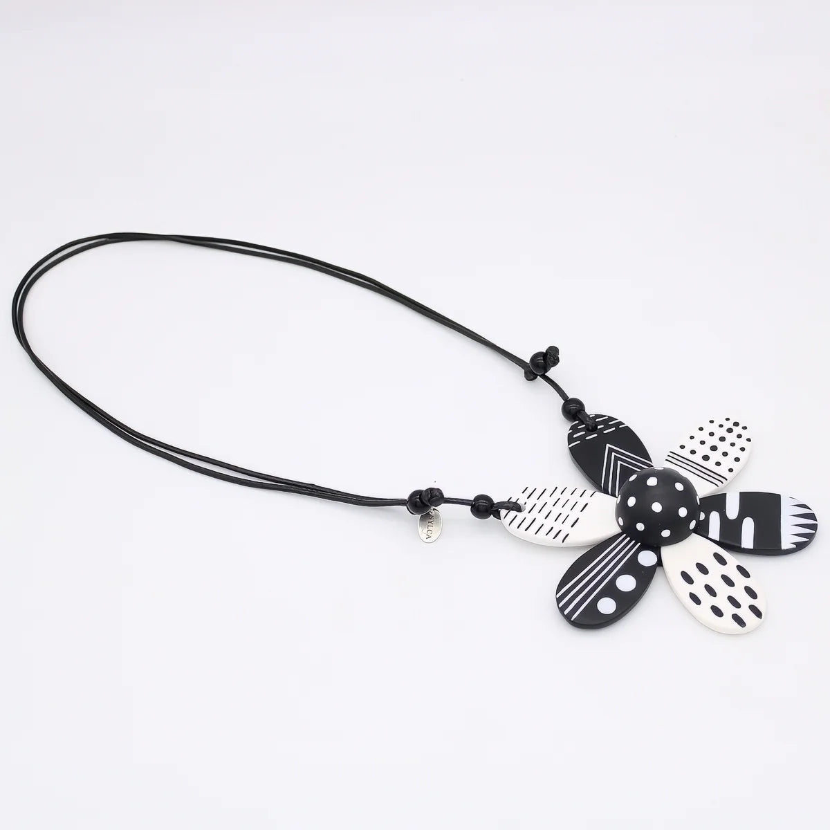 SYLCA Black and White Garden Flower Pendant Necklace