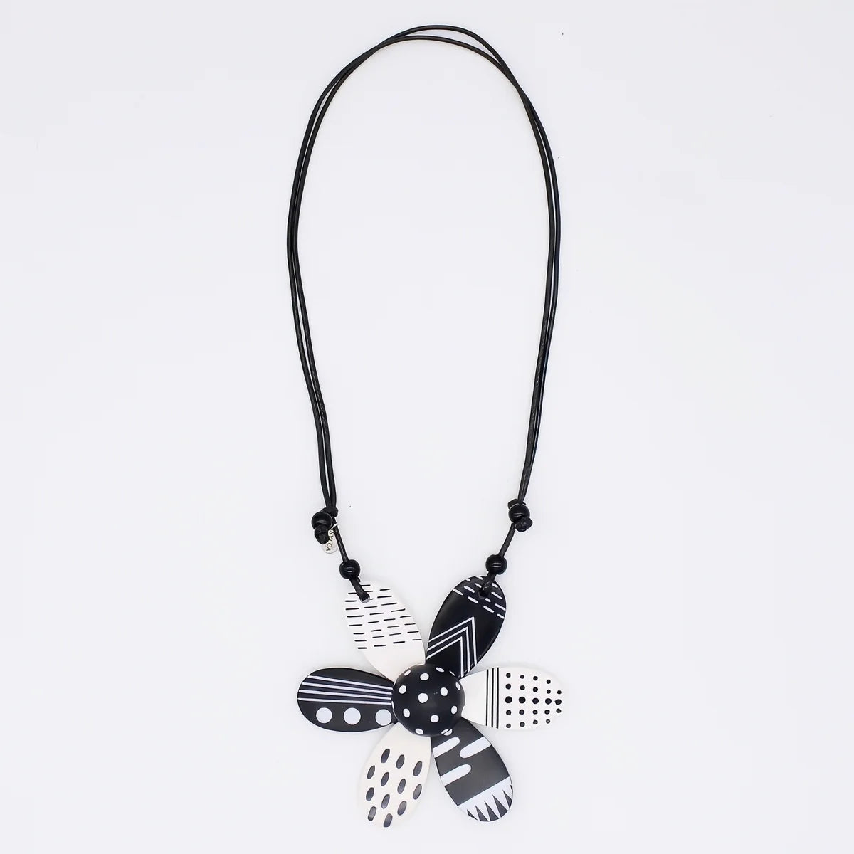 SYLCA Black and White Garden Flower Pendant Necklace