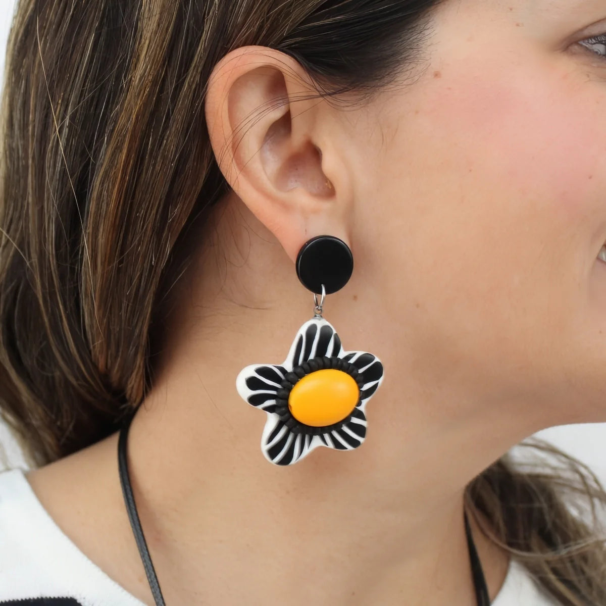 SYLCA Bumble Blossom Daisy Earrings