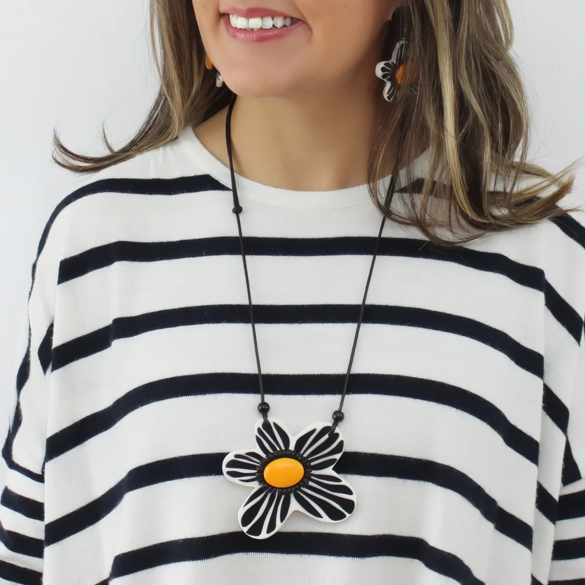 SYLCA Bumble Blossom Daisy Pendant