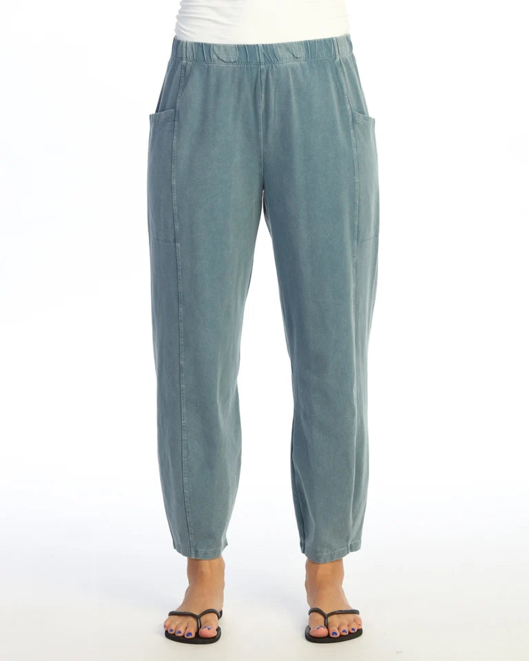 JESS & JANE Mineral Washed Cotton-Span Lantern Pants w/ Side Seam & Patch Pockets - M100 - MIDWASH DENIM