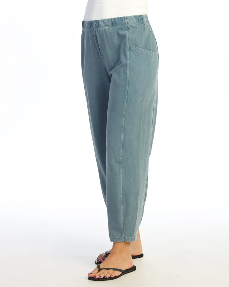 JESS & JANE Mineral Washed Cotton-Span Lantern Pants w/ Side Seam & Patch Pockets - M100 - MIDWASH DENIM