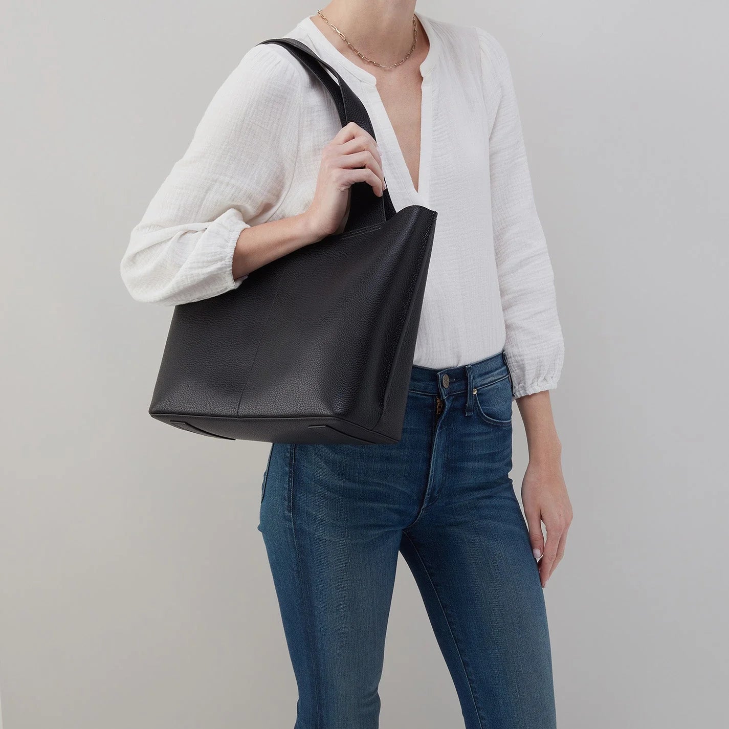 HOBO - Vida Tote - BLACK IN MICRO PEBBLED LEATHER