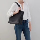 HOBO - Vida Tote - BLACK IN MICRO PEBBLED LEATHER