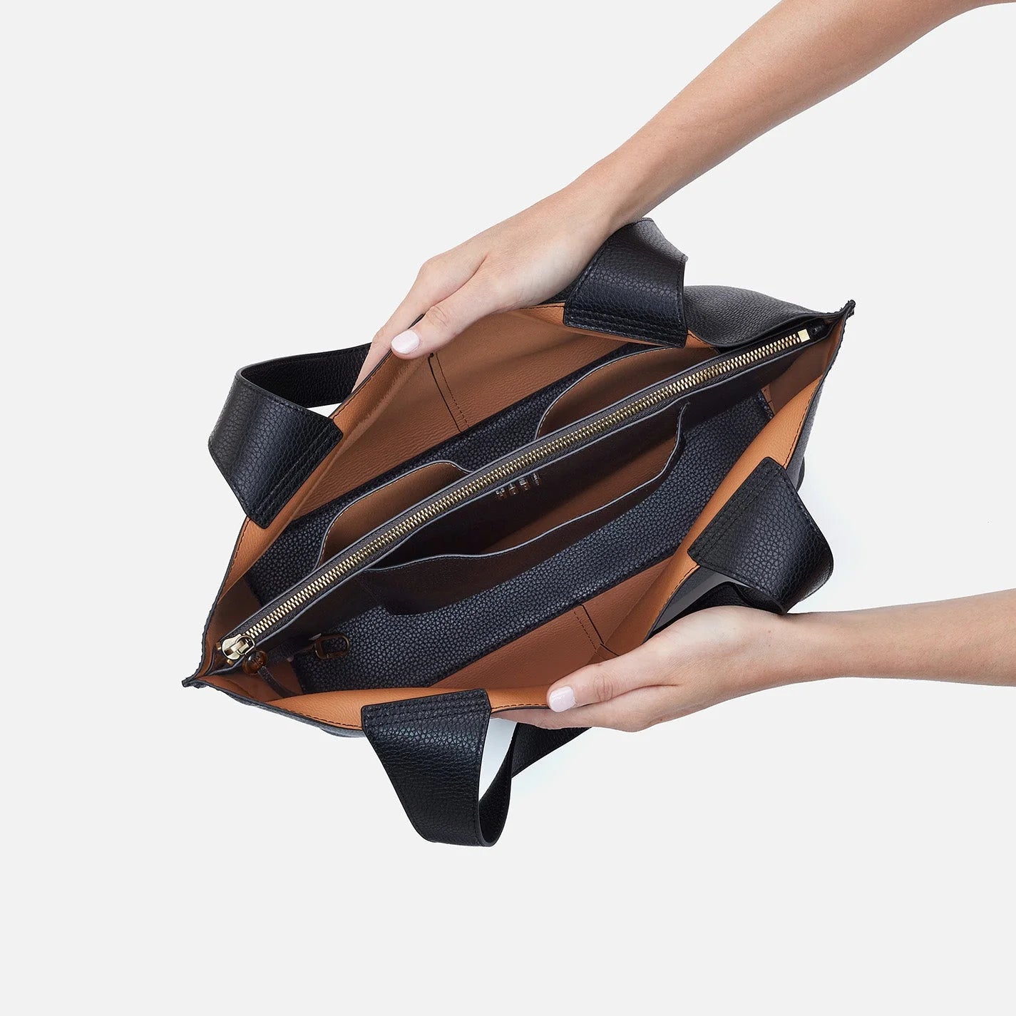 HOBO - Vida Tote - BLACK IN MICRO PEBBLED LEATHER