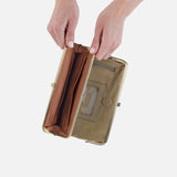 HOBO - Lauren-Clutch Wallet - BURNISHED SAGE IN METALLIC LEATHER