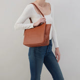 HOBO - Essential Medium Tote - LION IN SOFT SAFFIANO LEATHER