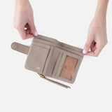 HOBO - Fern Bifold Wallet - TAUPE IN PEBBLED LEATHER