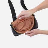 HOBO - Fern Large Belt Bag - BLACK IN PEBBLED LEATHER