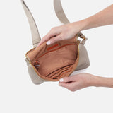 HOBO - Fern Large Belt Bag - TAUPE IN PEBBLED LEATHER