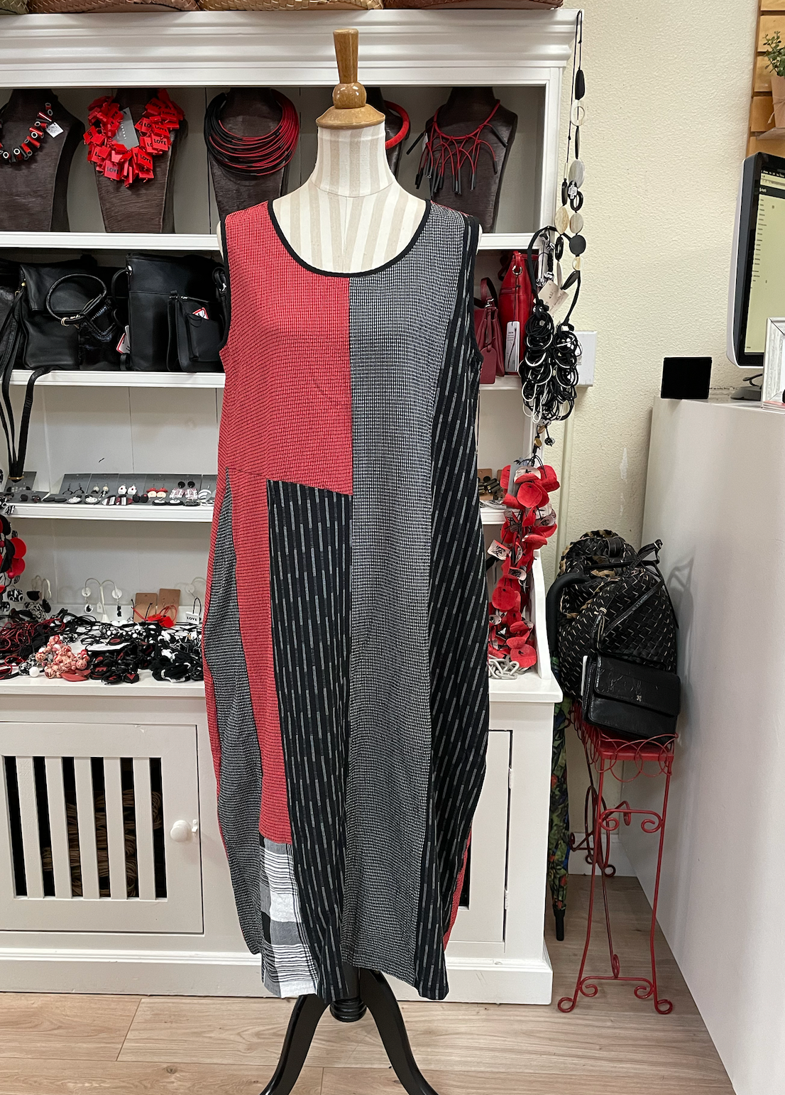 Moonlight - D2817 CORAL/BLACK