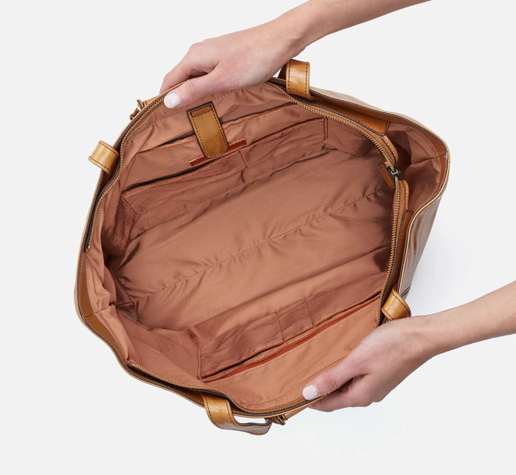 HOBO - Sheila East-West Tote - NATURAL IN POLISHED LEATHER