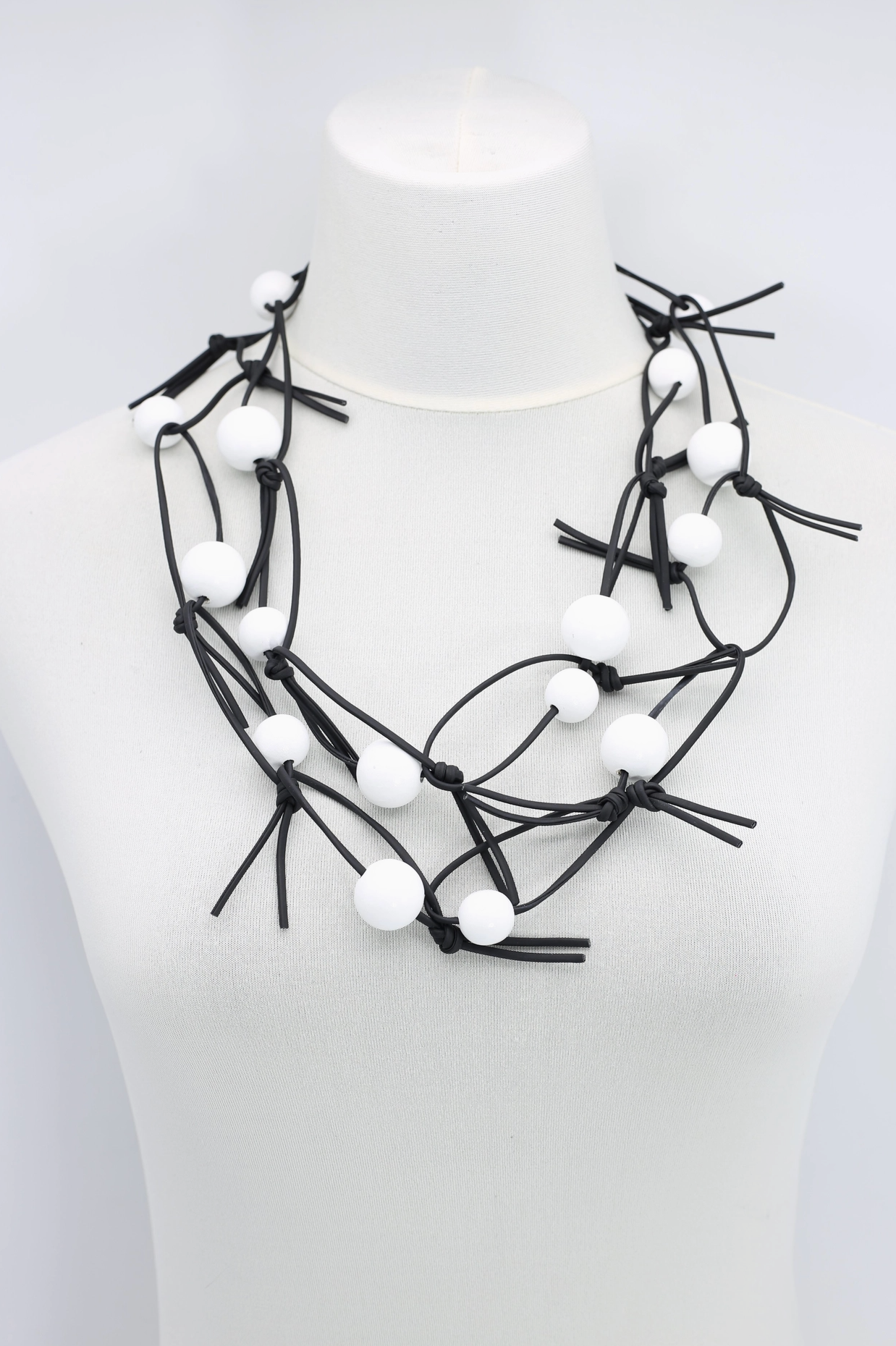 JIANHUI LONDON White Round Beads On Leatherette Chain Necklace