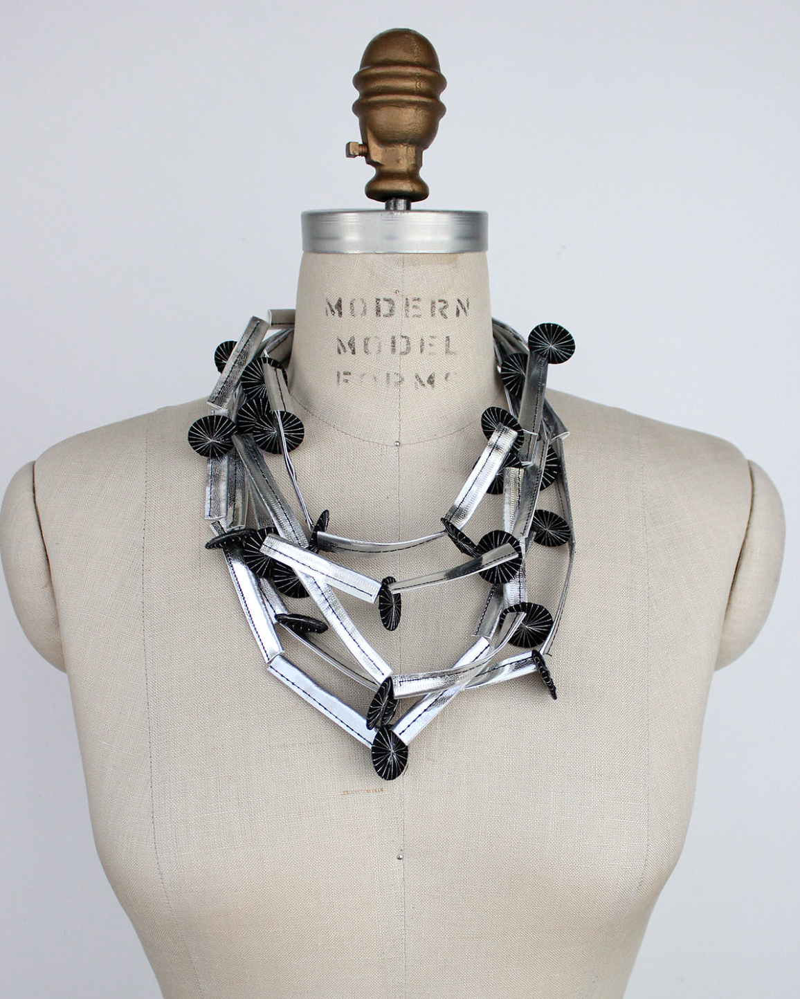 BEYOND THREADS Black Kamila Necklace