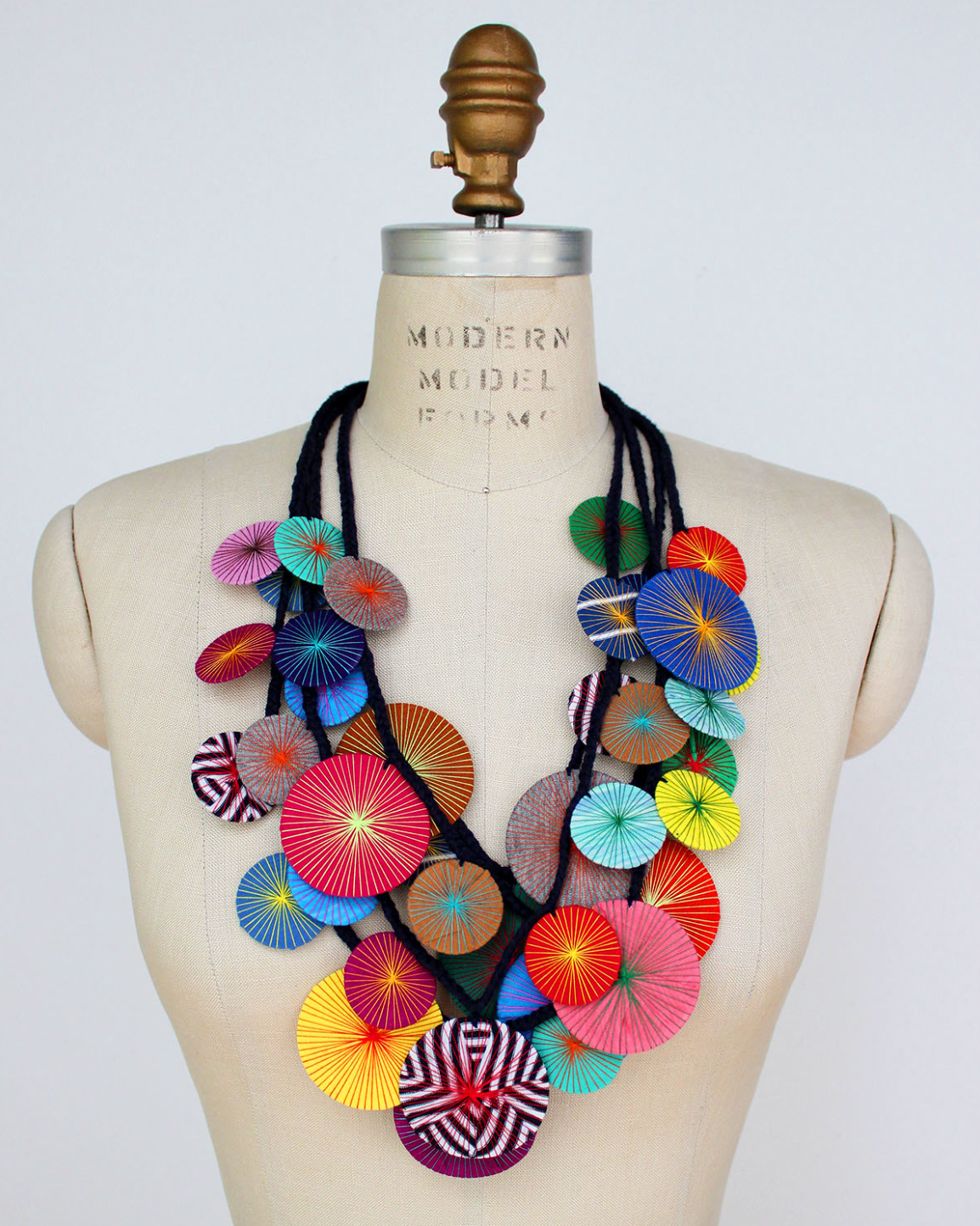 BEYOND THREADS Multi Platillos Saucers Necklace
