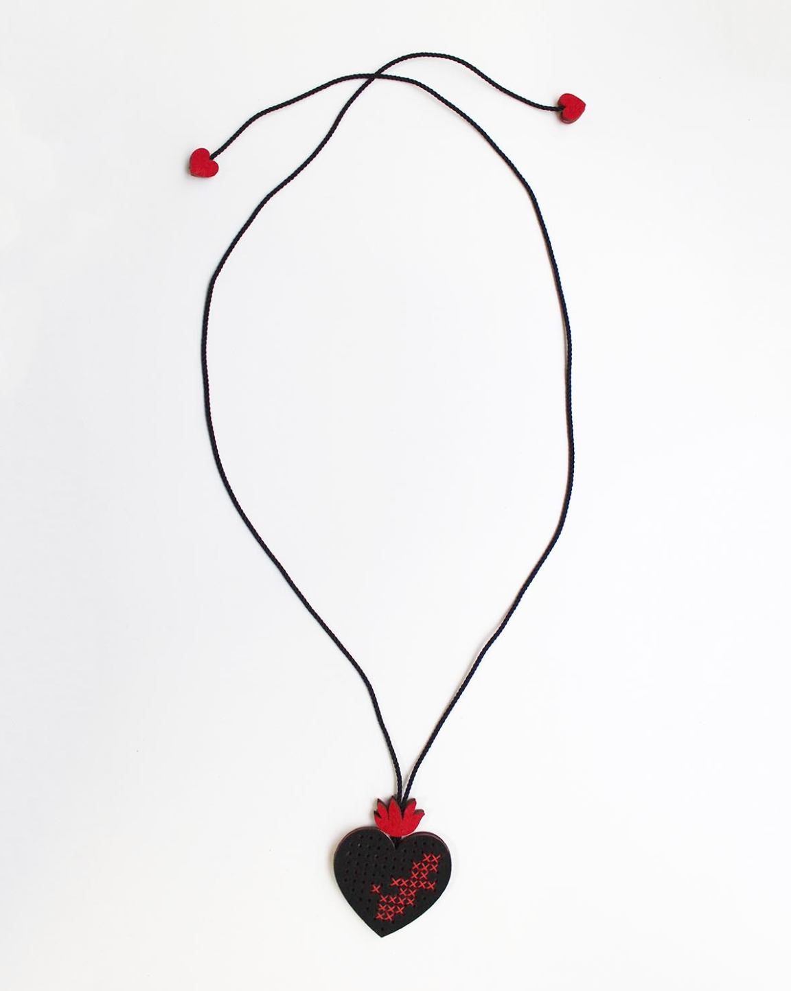 BEYOND THREADS Black Corazon Necklace
