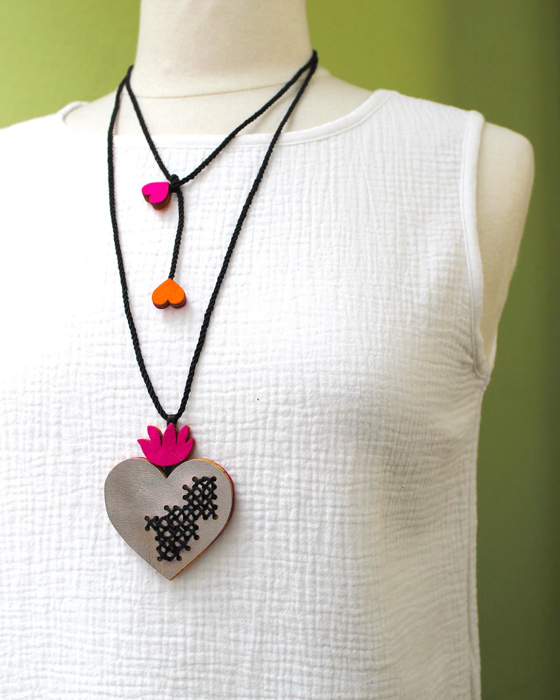 BEYOND THREADS Magenta Corazon Necklace
