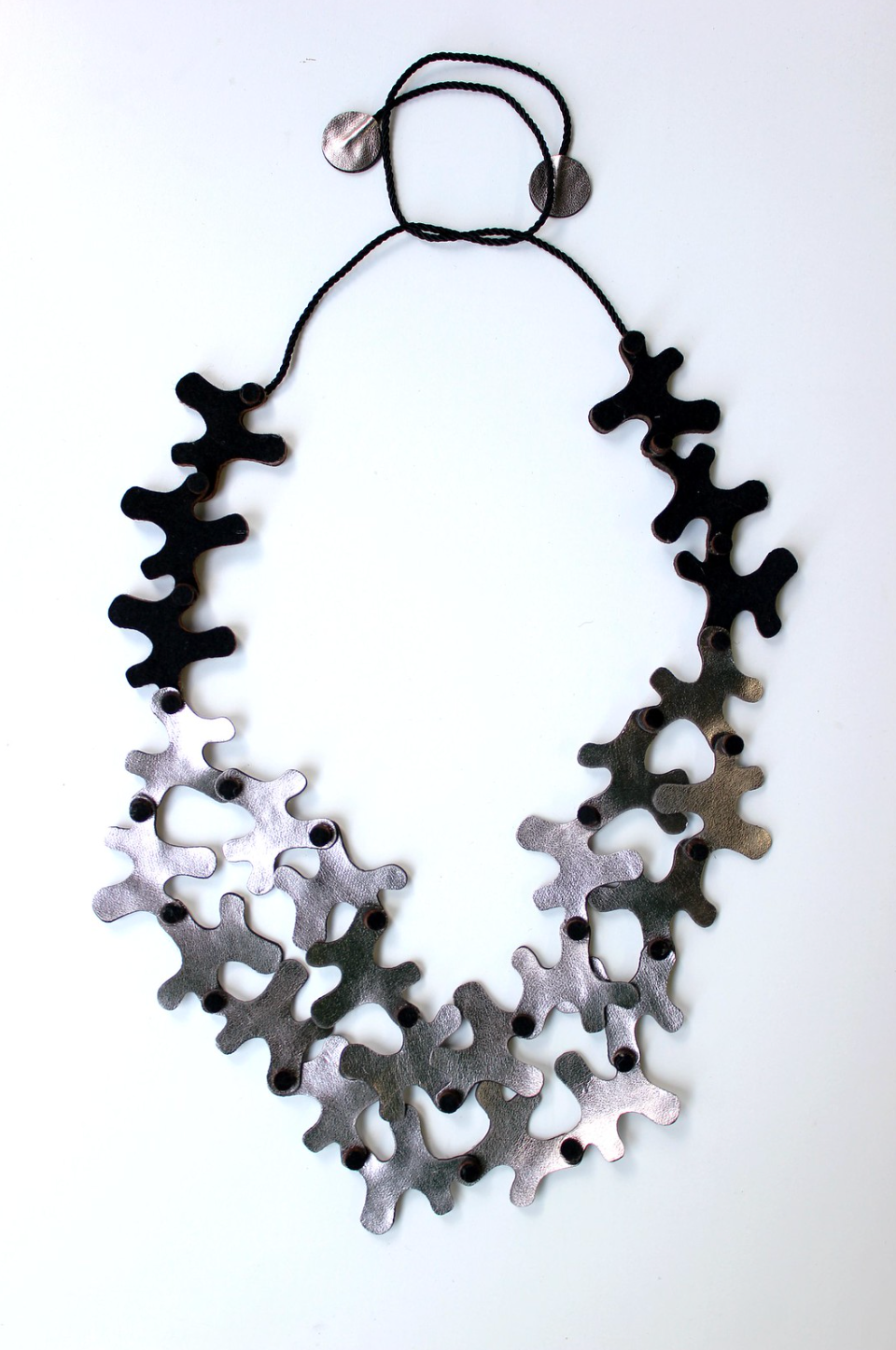 BEYOND THREADS Black Puzzle Necklace