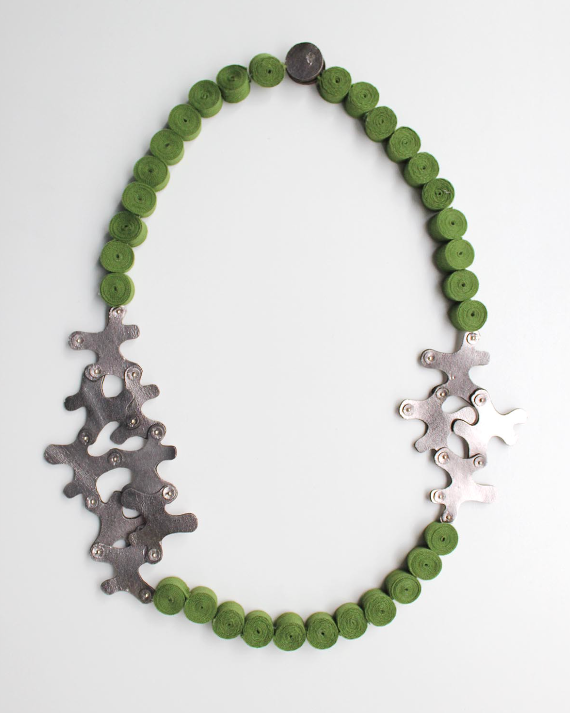 BEYOND THREADS Moss Puzzle Ring Necklace