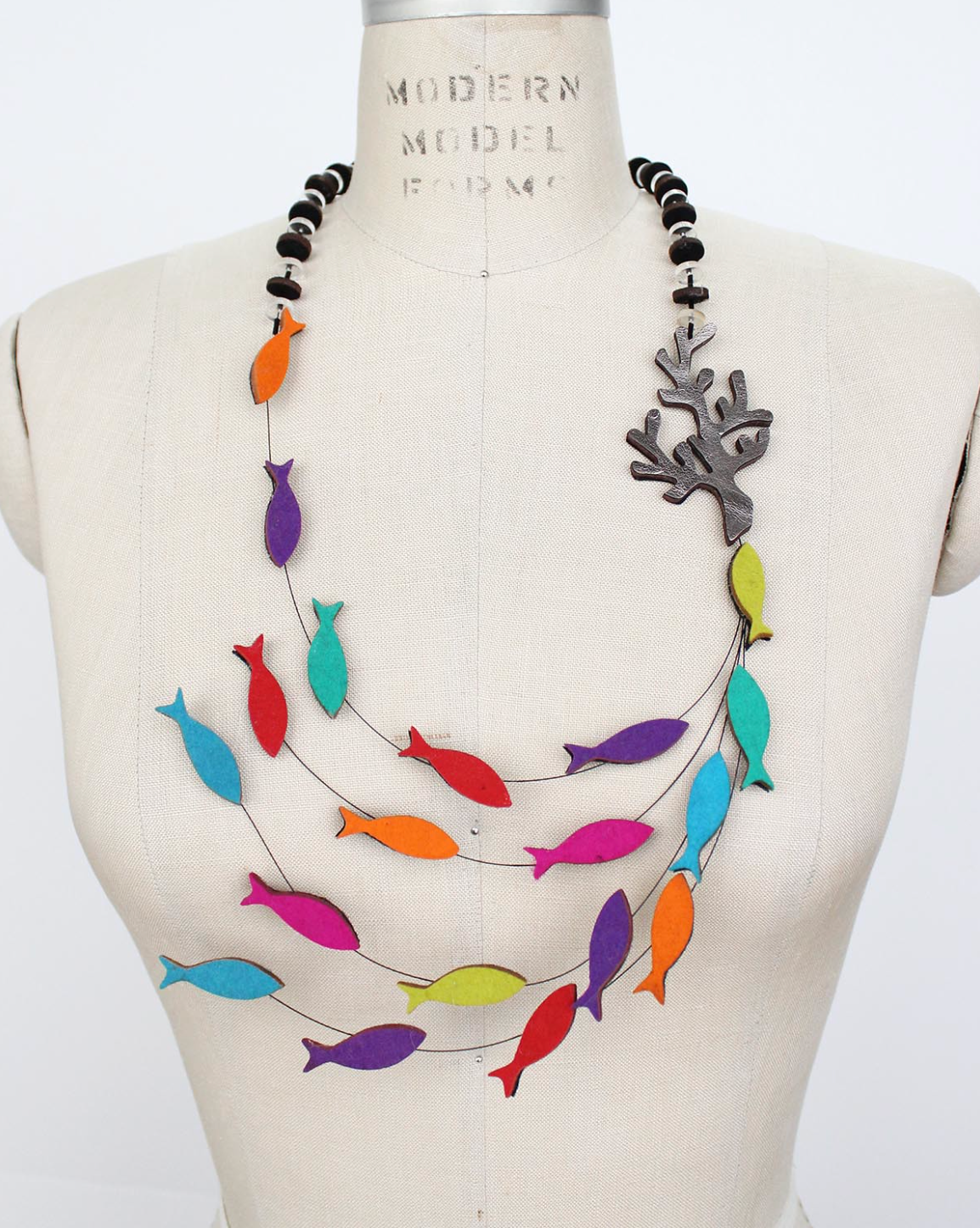 BEYOND THREADS Multi Escuela Necklace