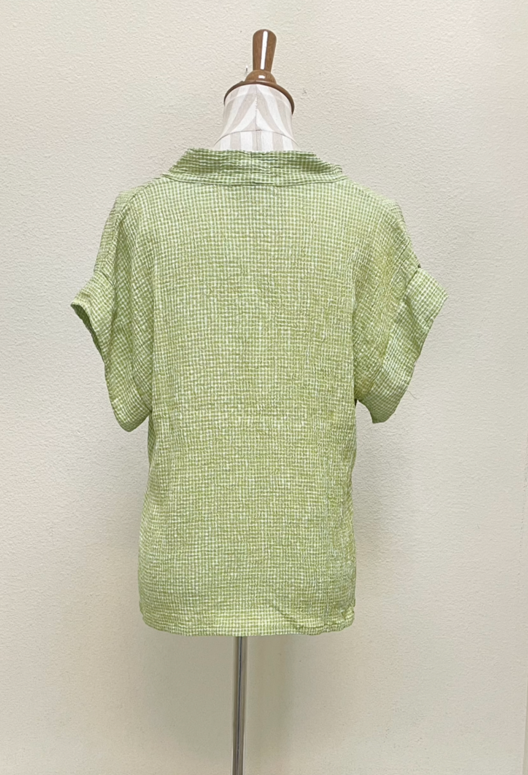 CUT LOOSE - Crinkle Check Cowl Top - 6126139