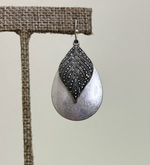 RAIN Silver Engraved Inlay Leaf Earring