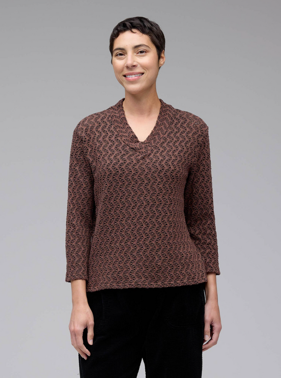 CUT LOOSE Blk/Nat Crochet Wrap Neck Top - 0126601