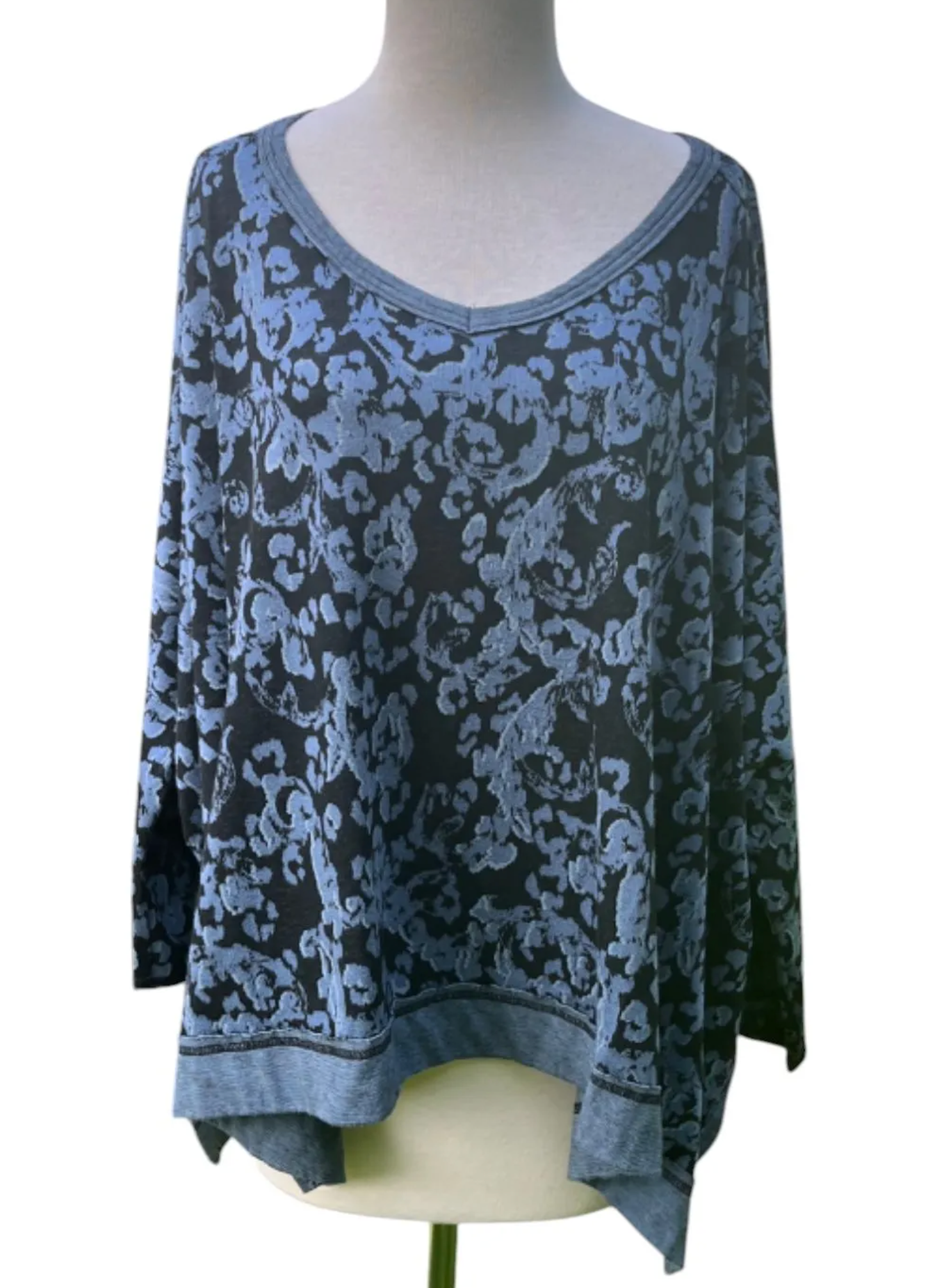CUT LOOSE Floral Jacquard O/S Deep V-Top - 6726599