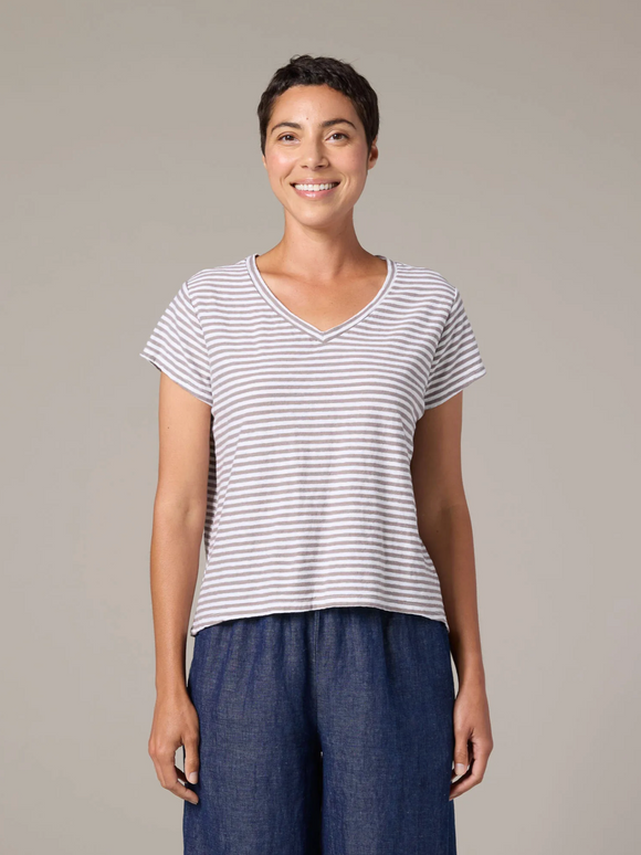 CUT LOOSE - Grey Stripe Short Sleeve V-Neck Crop Top - 5746537