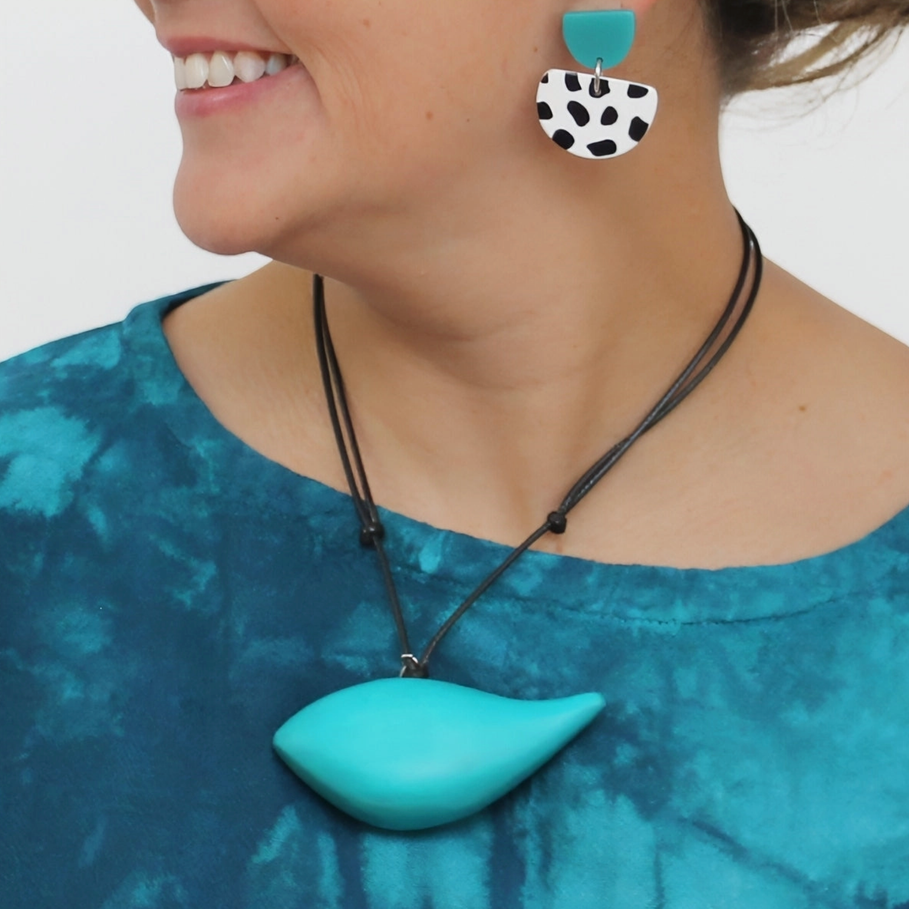 SYLCA Turquoise Robin Bird Wooden Pendant Adjustable Necklace