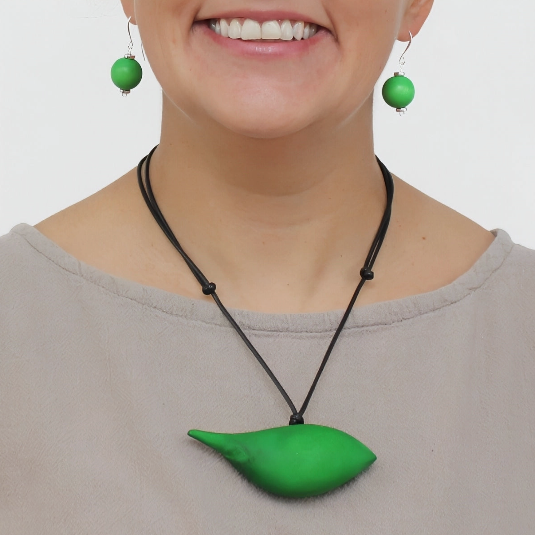 SYLCA Emerald Robin Bird Wooden Pendant Adjustable Necklace