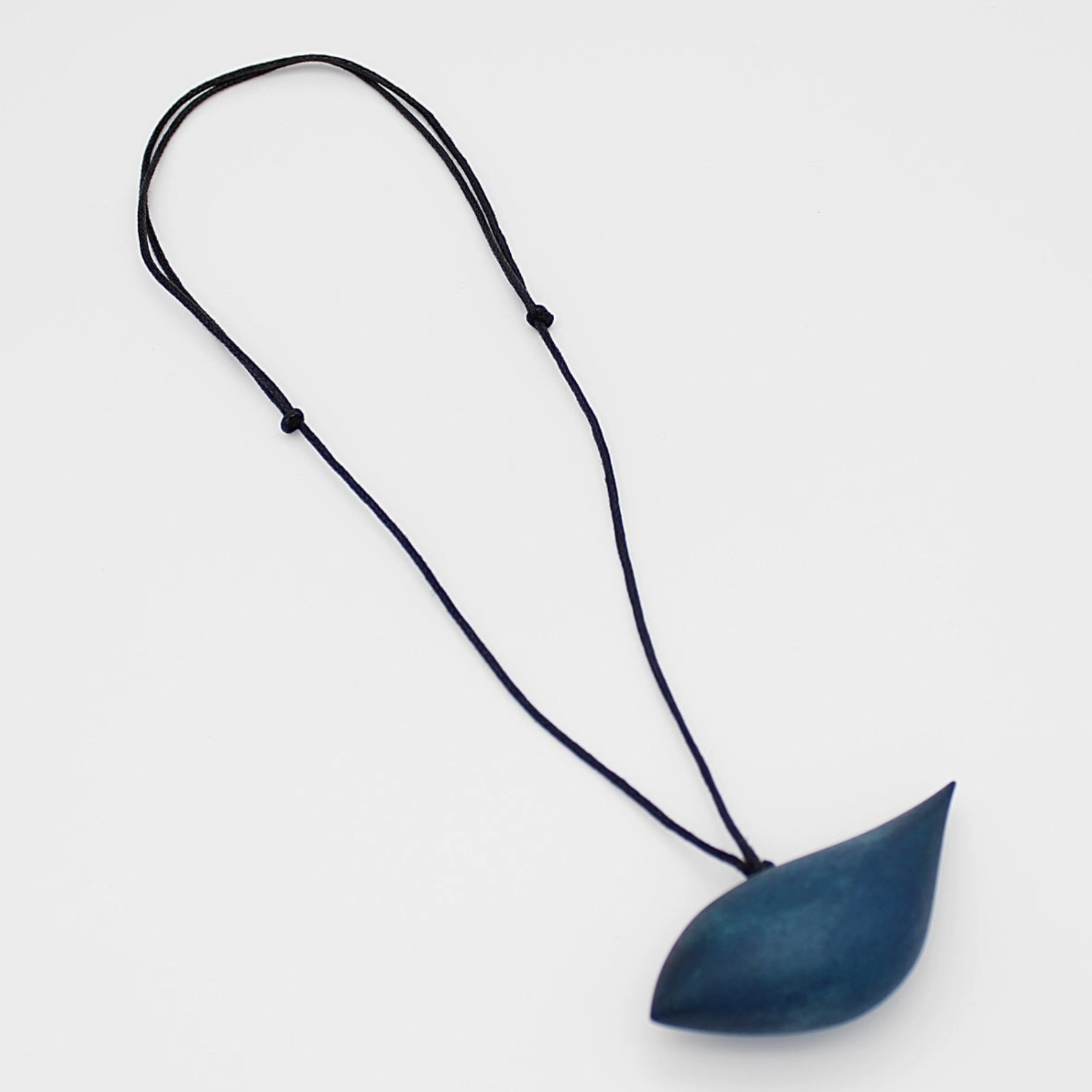 SYLCA Navy Robin Bird Wooden Pendant Adjustable Necklace