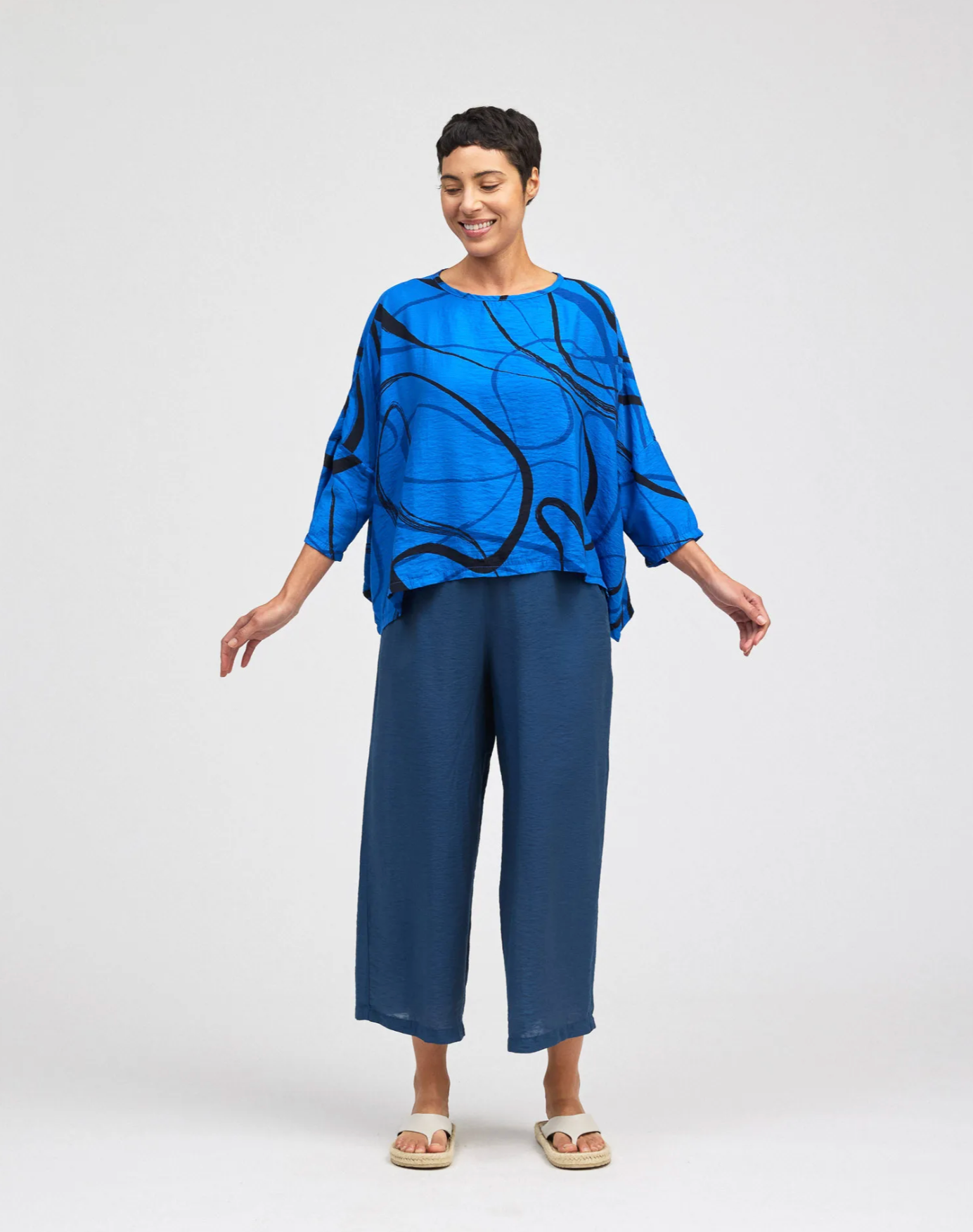 CUT LOOSE Black/Blue Swirl One-Size Crop Top - 6526511