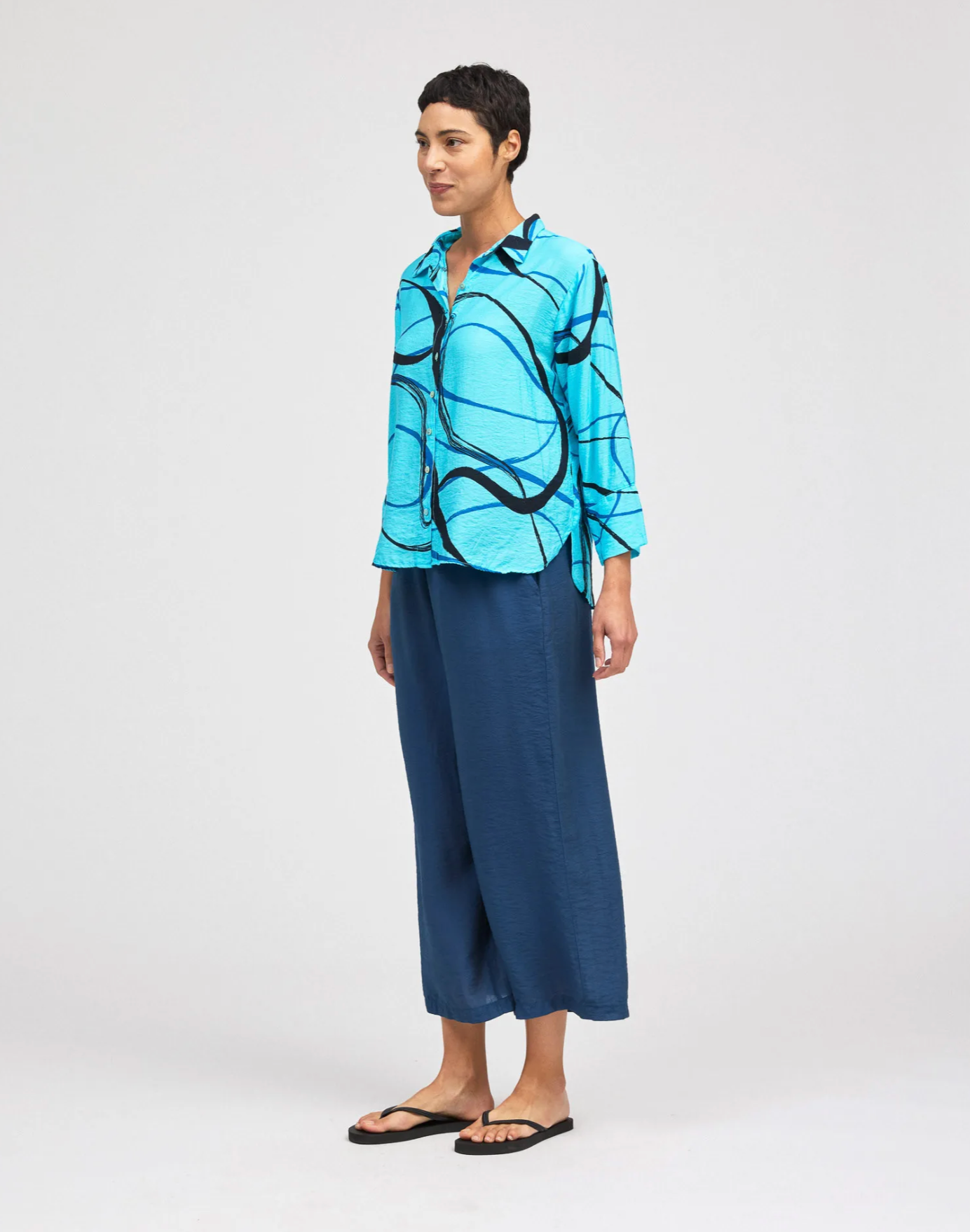 CUT LOOSE Black/Blue Swirl Crop Easy Shirt - 6526986
