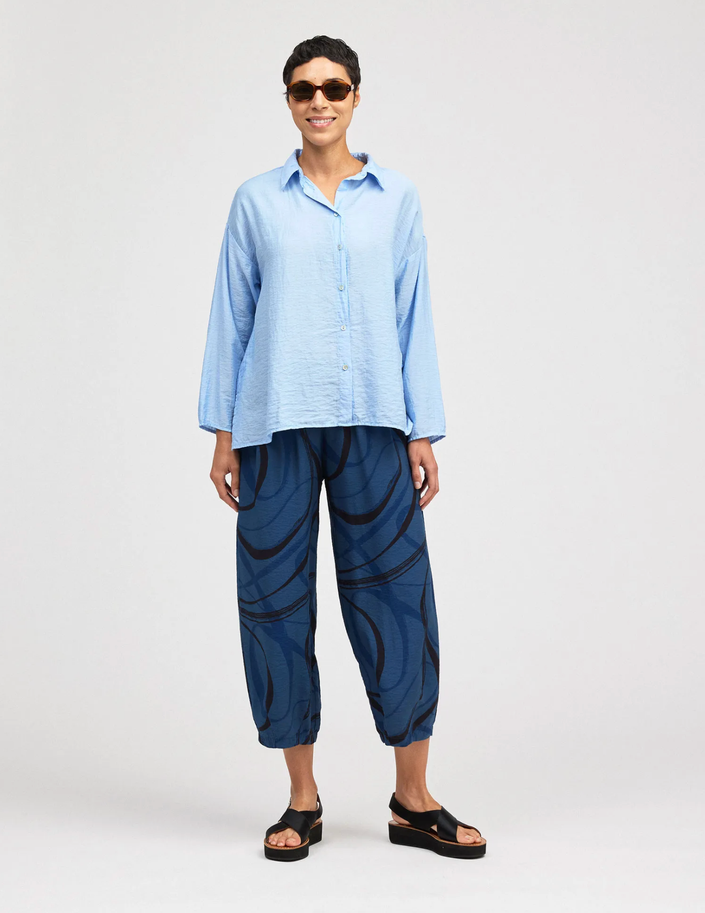 CUT LOOSE Black/Blue Swirl Cropped Pant with Darts - 6522088