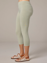 CUT LOOSE Solid Cotton Lycra Capri Legging - 2402111