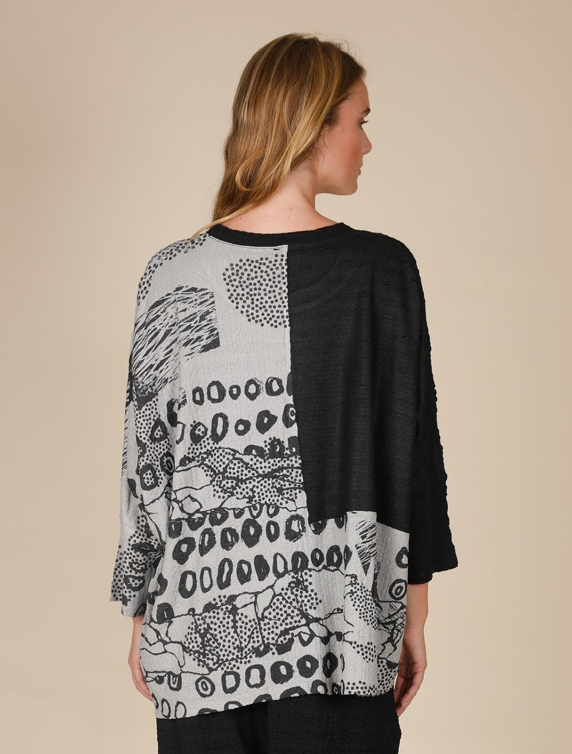 INOAH "Noir Canvas" - Top