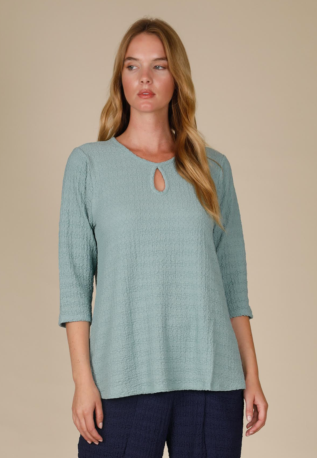 INOAH "Silver" - Solid Textured Keyhole Top (NOT MINT)