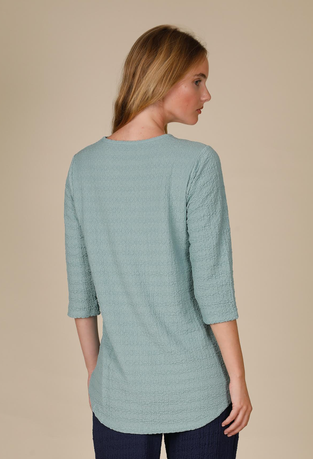 INOAH "Silver" - Solid Textured Keyhole Top (NOT MINT)