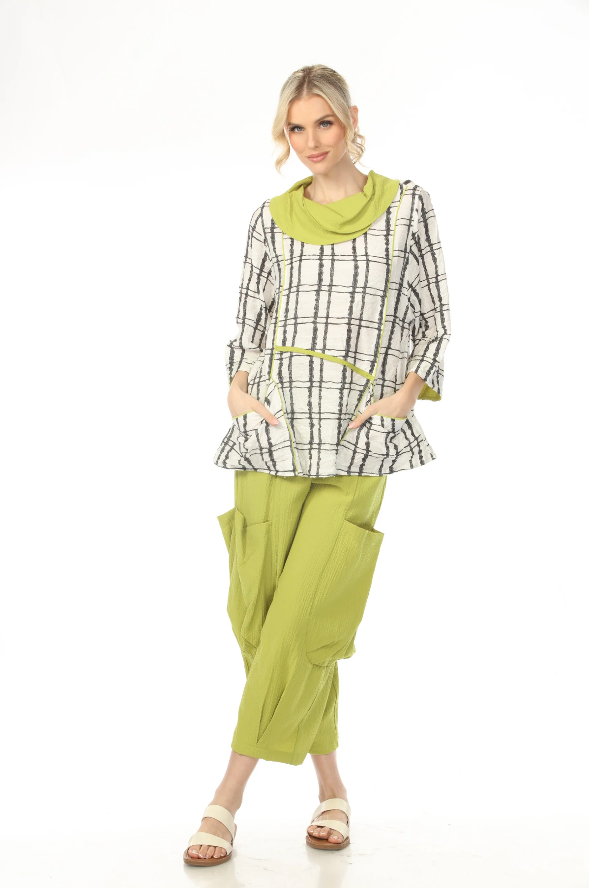 MOONLIGHT Relaxed Neck Grid Pattern Pocket Top - 4253