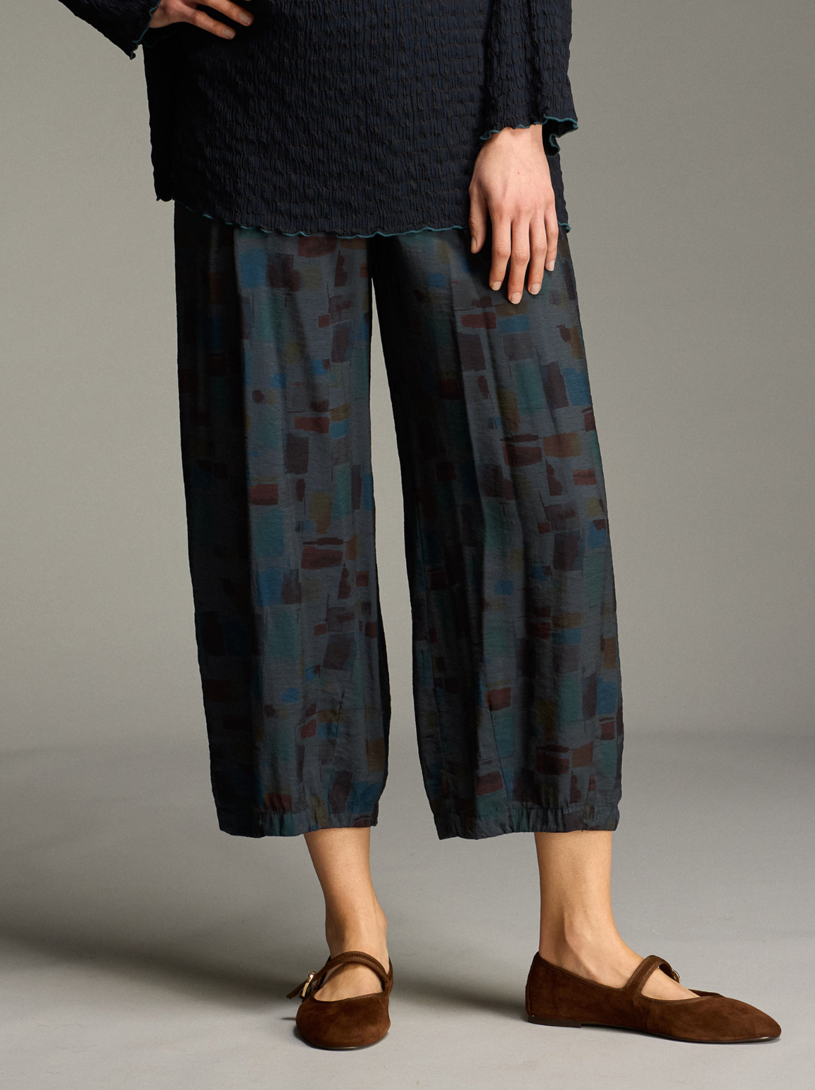 CUT LOOSE Sea Glass Cropped Pants with Darts - 6232088