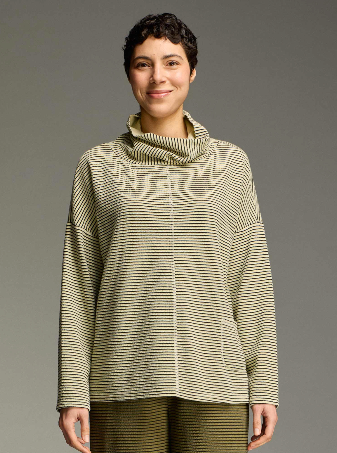 CUT LOOSE Black Stripe Doublecloth Funnel Pullover - 0587995