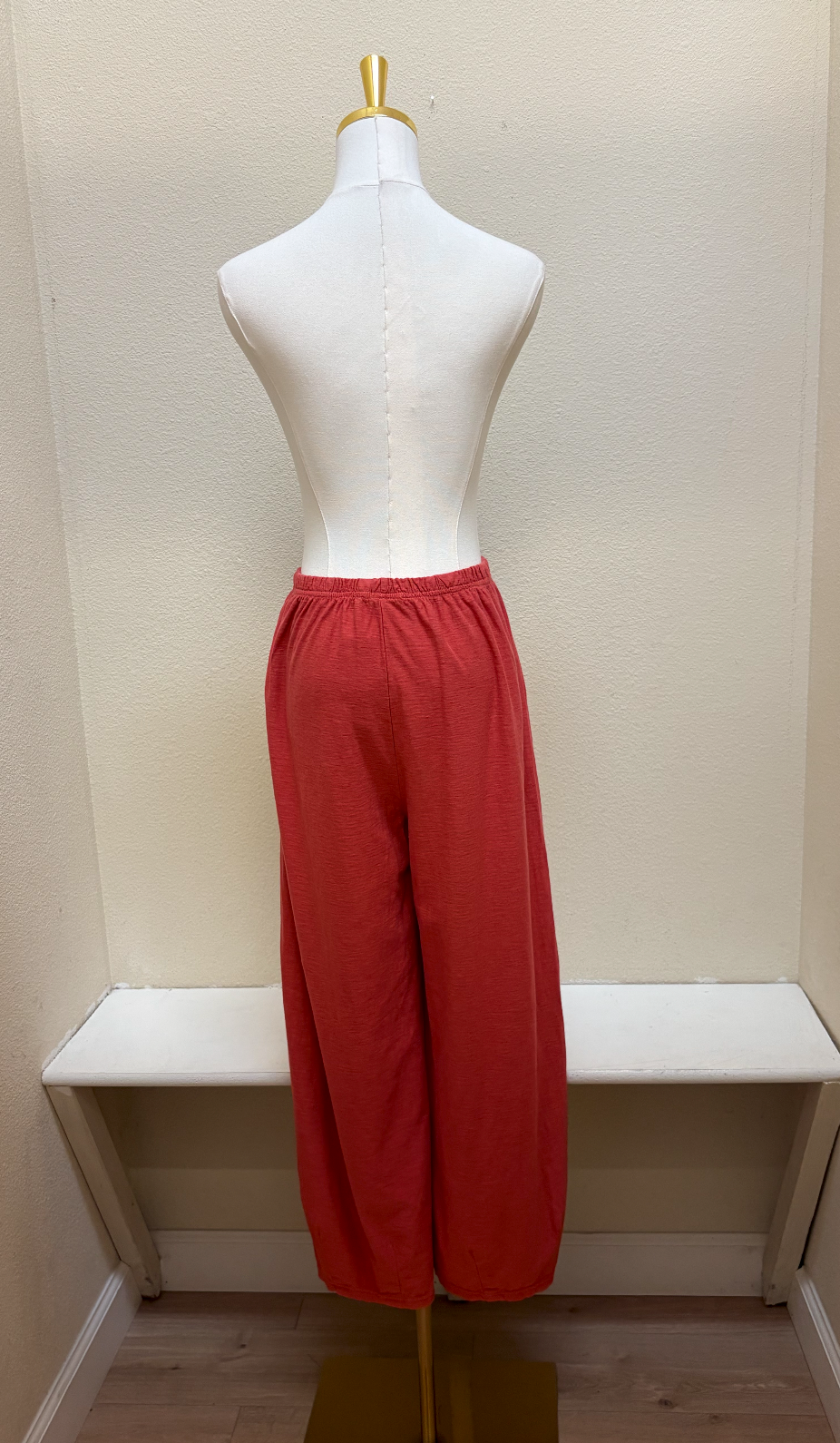 CUT LOOSE Linen Cotton Jersey Cropped Pants with Darts - 5012088 - CHILI