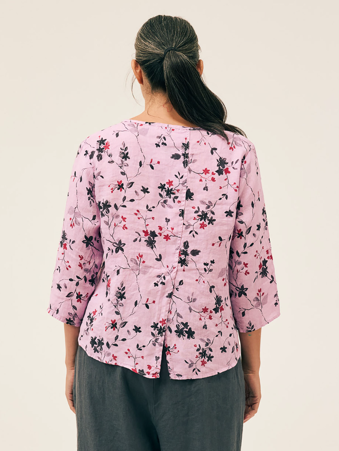 CUT LOOSE Spring Bloom 3/4 Split Back Top - 4097965