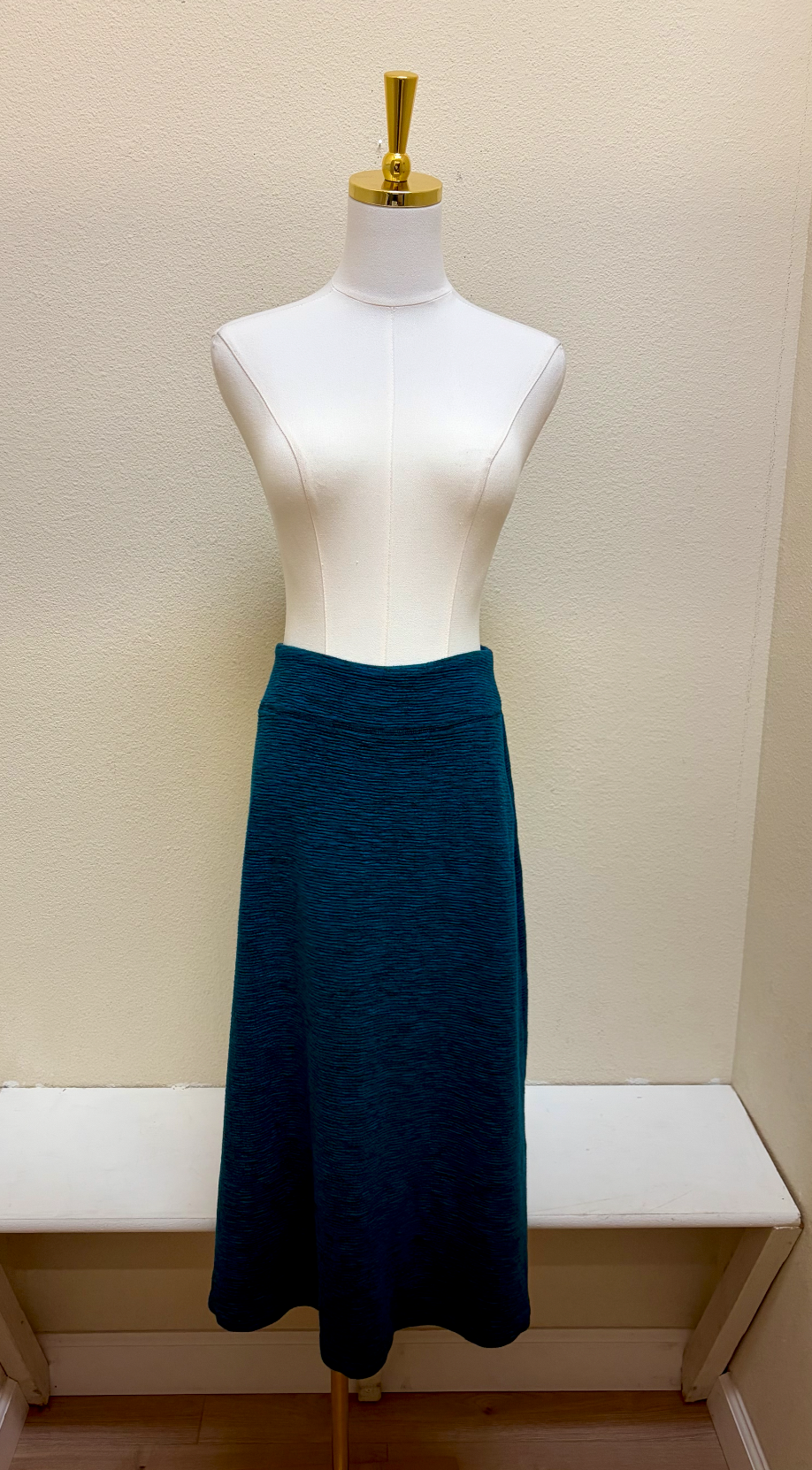 CUT LOOSE Crimped Fabric Midi Aline Skirt - 6549431