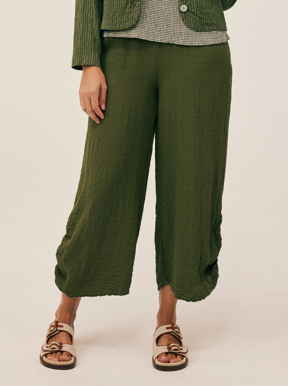 CUT LOOSE Textured Rayon Ruched Pant with Pockets - 6382938
