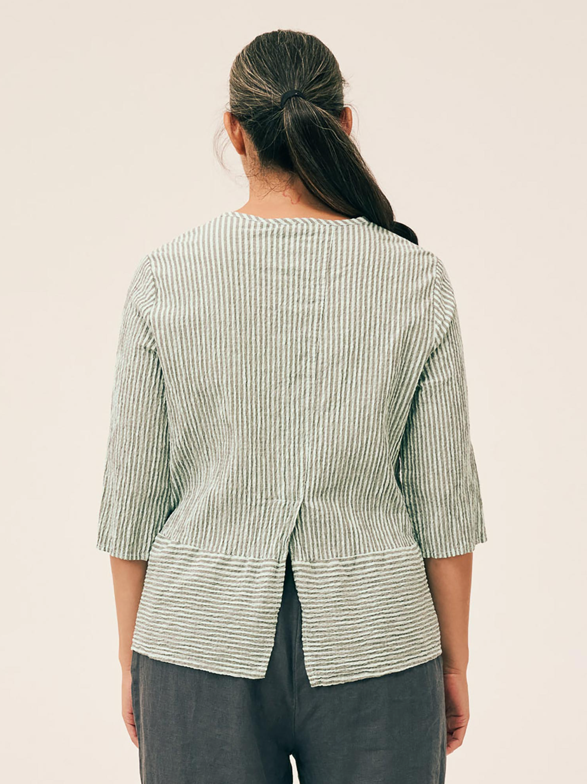 CUT LOOSE Grey Stripe Crinkle Pocket Pullover - 0647943