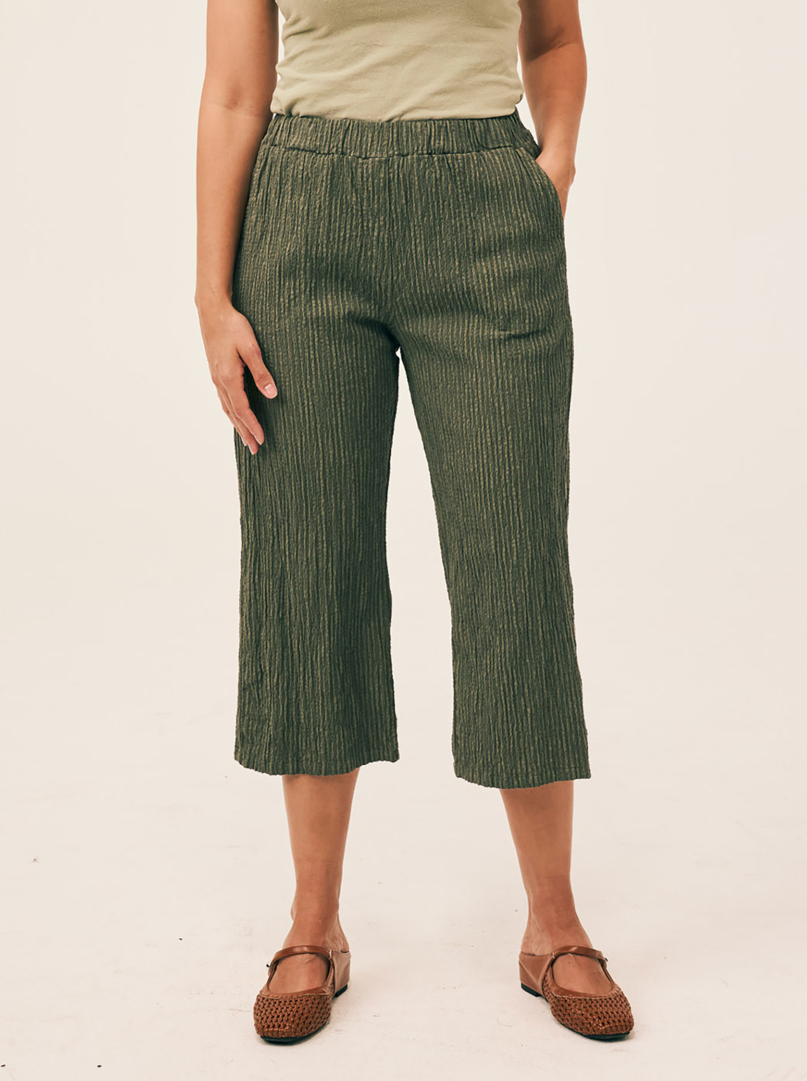 CUT LOOSE Grey Stripe Crinkle Easy Crop Pant - 0642349