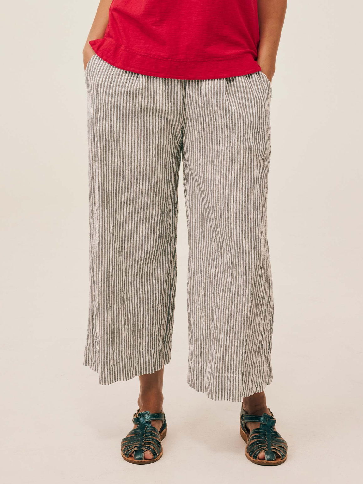 CUT LOOSE Grey Stripe Crinkle Pleated Crop Pant - 0642094